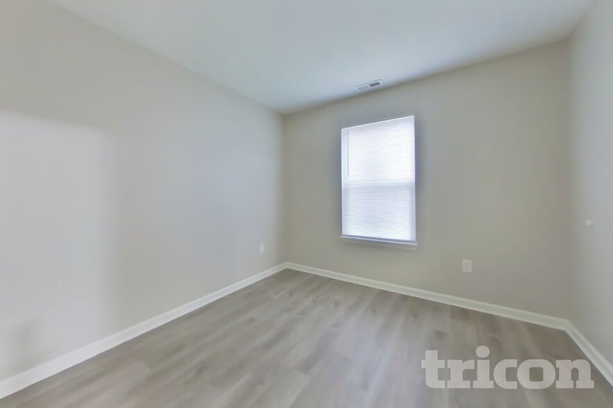 Building Photo - 11491 N Creekside Dr