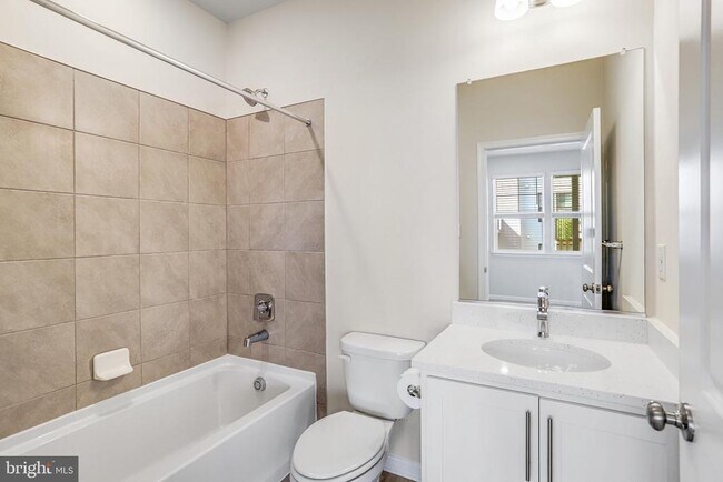 Building Photo - 385 Ensemble Wy