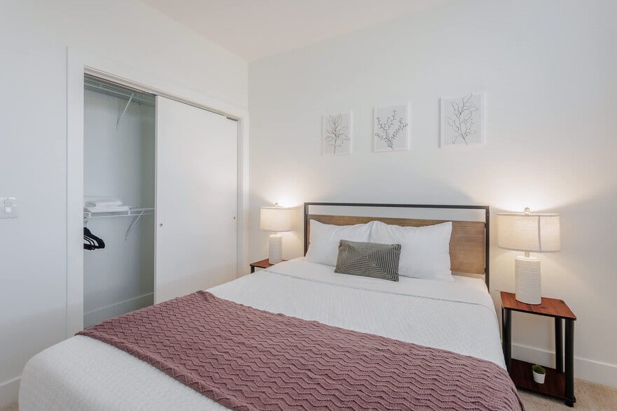 Building Photo - 601 E Pete Rose Wy