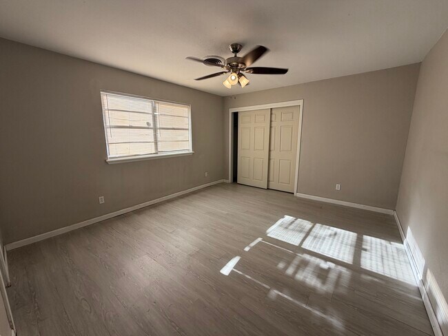 Building Photo - 5412 39th Dr