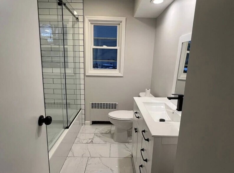 Building Photo - 252 Knickerbocker Rd