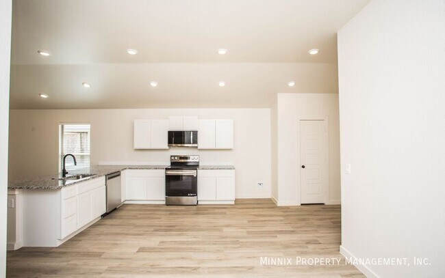 Building Photo - 2140 Langford Ave