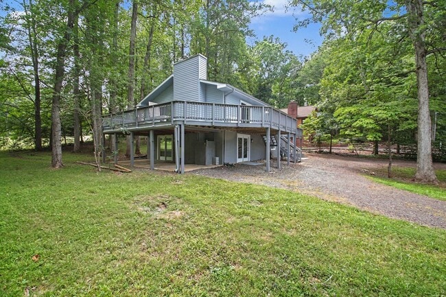 Building Photo - 201 Birchside Cir