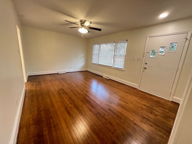 Building Photo - 1920 Eastway Dr