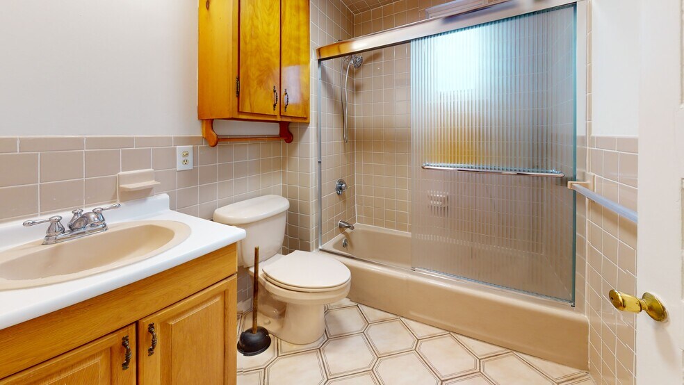 Building Photo - 66 Sagamore Ave