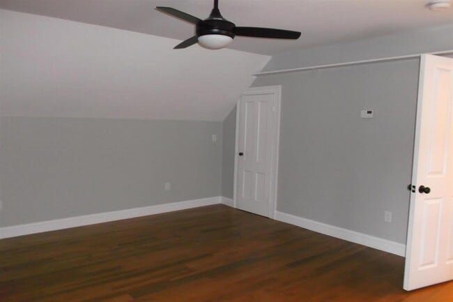 Building Photo - 52 Ferris St