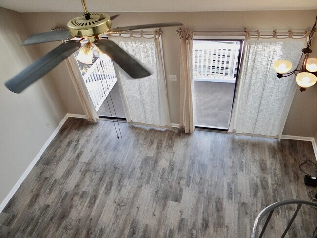 Building Photo - Beautifully Remodeled 2 Bed/2 Bath in Deer Creek @ Deerfield Surfside