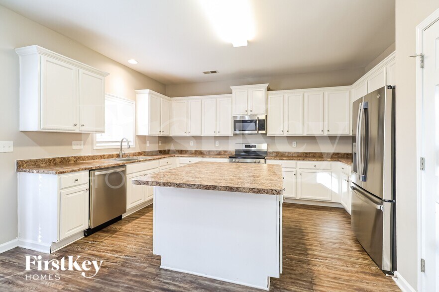 Building Photo - 9827 Jeanette Cir