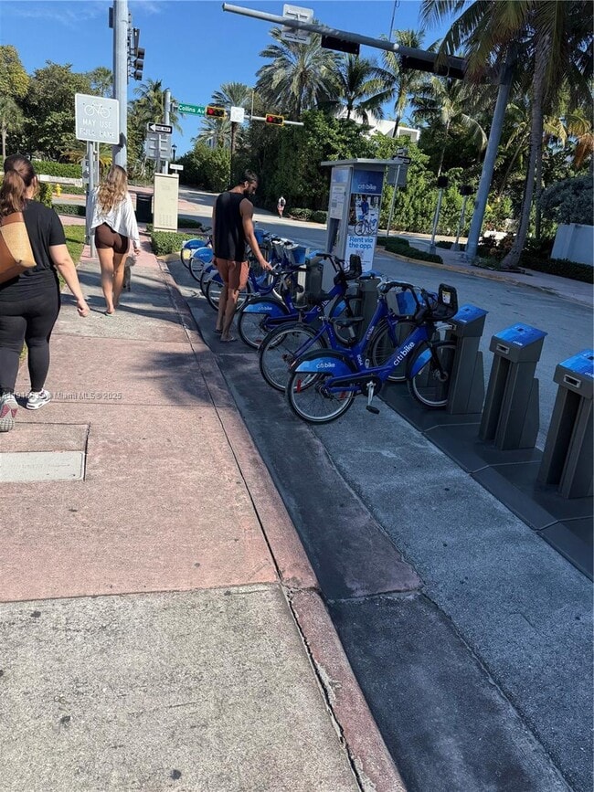 Building Photo - 7915 Harding Ave