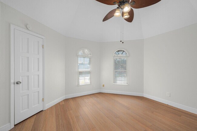 Building Photo - 121 Queen Eugenia Ct