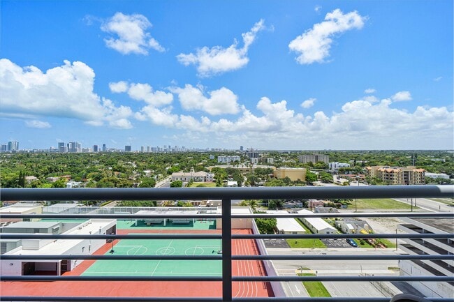 Building Photo - 1720 Harrison St