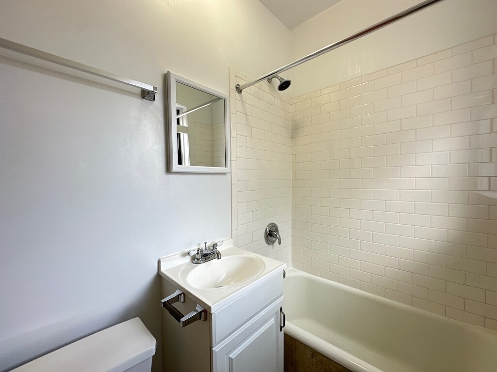 Building Photo - 2649.5 N Spaulding Ave