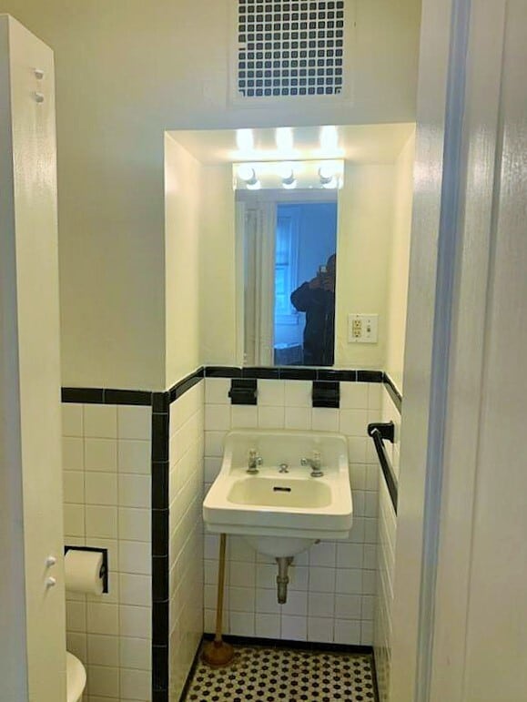 Building Photo - 2315 N Charles St