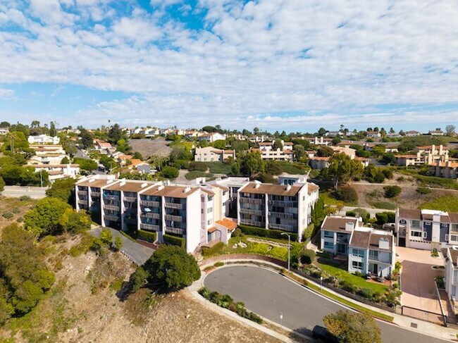 Building Photo - 29600 Island View Dr