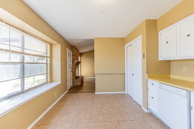 Building Photo - 4414 Valleybrook