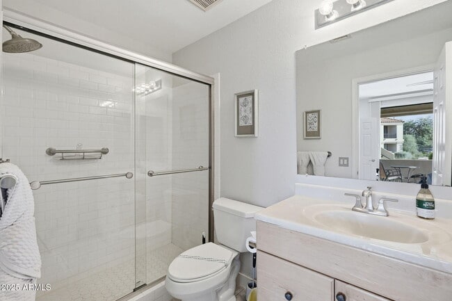 Building Photo - 9708 E Vía Linda