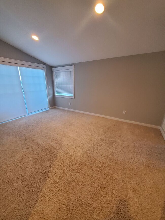 Building Photo - Modern Craftsman Living Between Ballard & Phinney Ridge