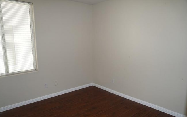 Building Photo - 5447 W Hasley Canyon Ave