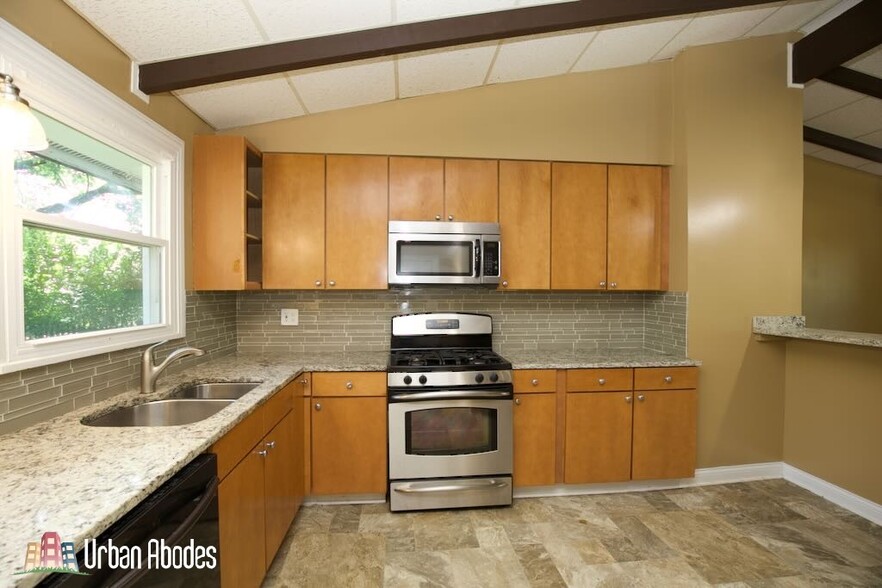 Building Photo - 1227 Wood Ave