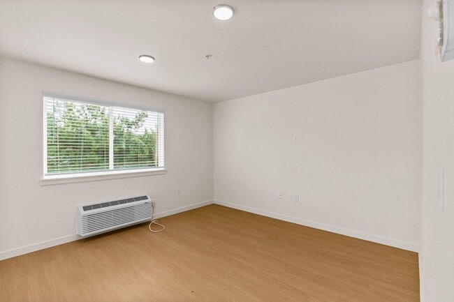 Building Photo - 2901 SE Salem Ave
