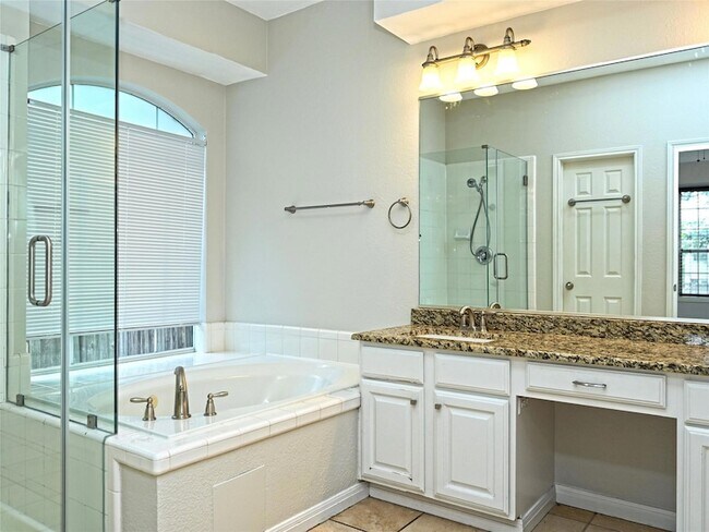 Building Photo - 11017 Rio Vista Dr