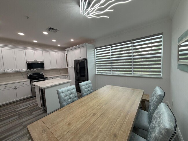 Building Photo - 2863 SW 120th Terrace