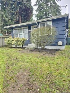 Building Photo - Charming and bright 3 bedroom in Haller Lake