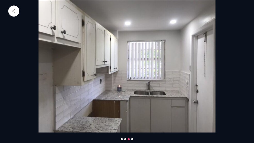 Building Photo - 501 Blue Heron Dr