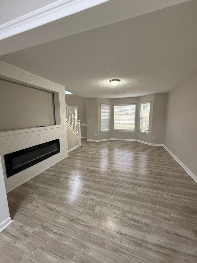 Building Photo - Spacious 5 Bedroom Home with Flexible Living Space & Huge Backyard