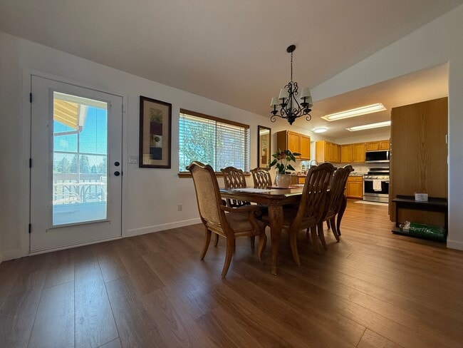 Building Photo - UPDATED BOYD ACRES HOME ON LARGER CORNER LOT!! MUST SEE!!