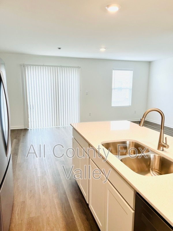Building Photo - 879 Briar Gln Ct