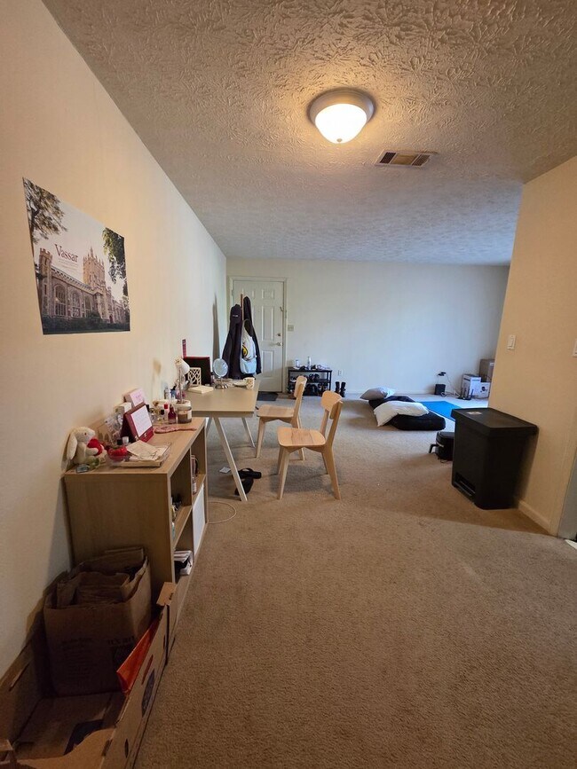 Building Photo - Campus View Apt-Walking Distance to UGA!