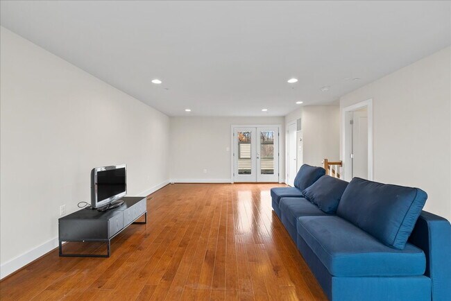 Building Photo - A Glimpse of Serene Living in Chantilly, VA