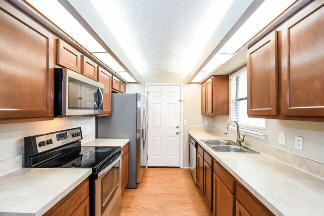 Building Photo - 6273 Alfredo Dr W