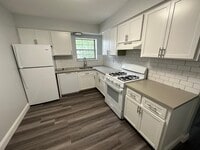 Building Photo - 906 Erdner Ave