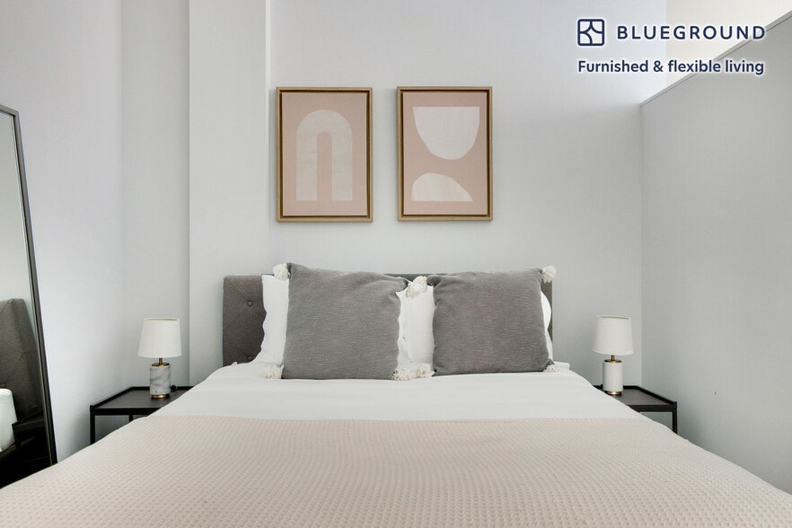 Building Photo - 812 W Adams St