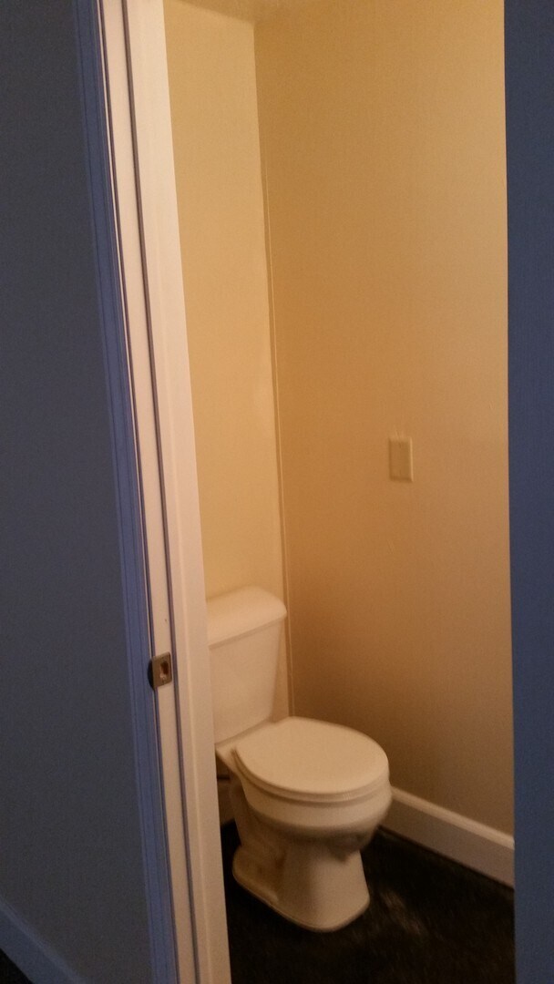 Building Photo - Town Home