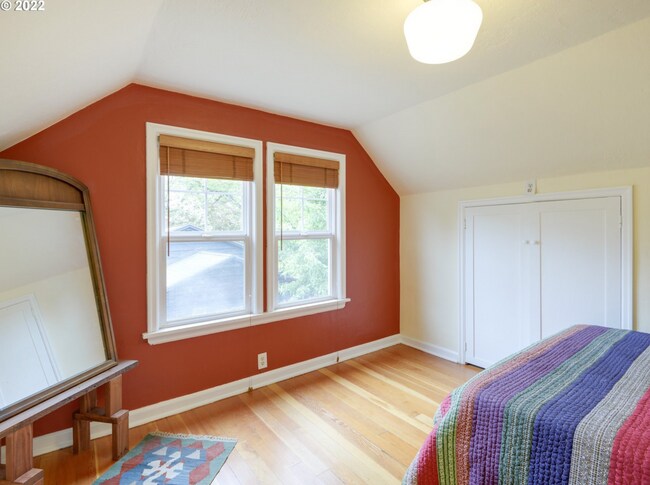 Building Photo - Charming 3 bed + office, 1.5 bath rental home in University Park Portland!
