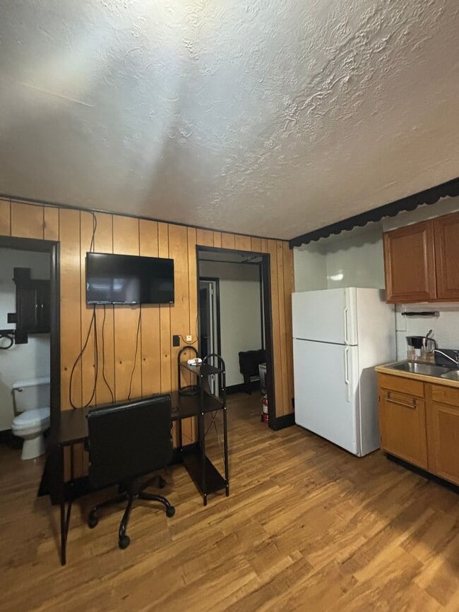 Building Photo - All utilities included 1 bedroom furnished unit / Located in North Pole AK / No pets
