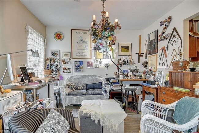 Building Photo - Ghent on the Square