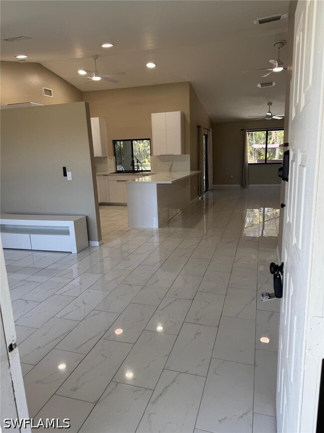 Building Photo - 1325 SW 28th St