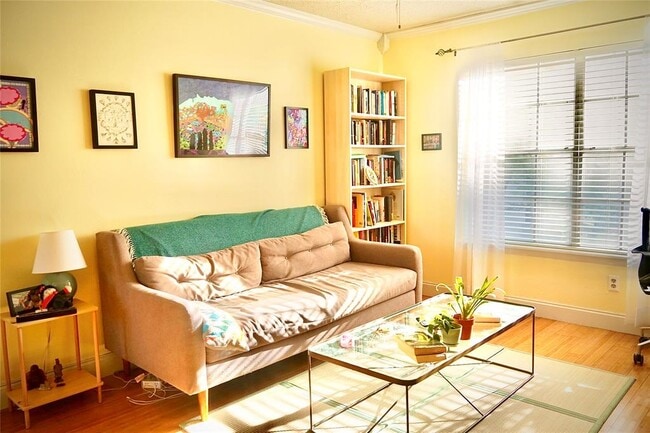 Building Photo - 3902 Peterson Ave