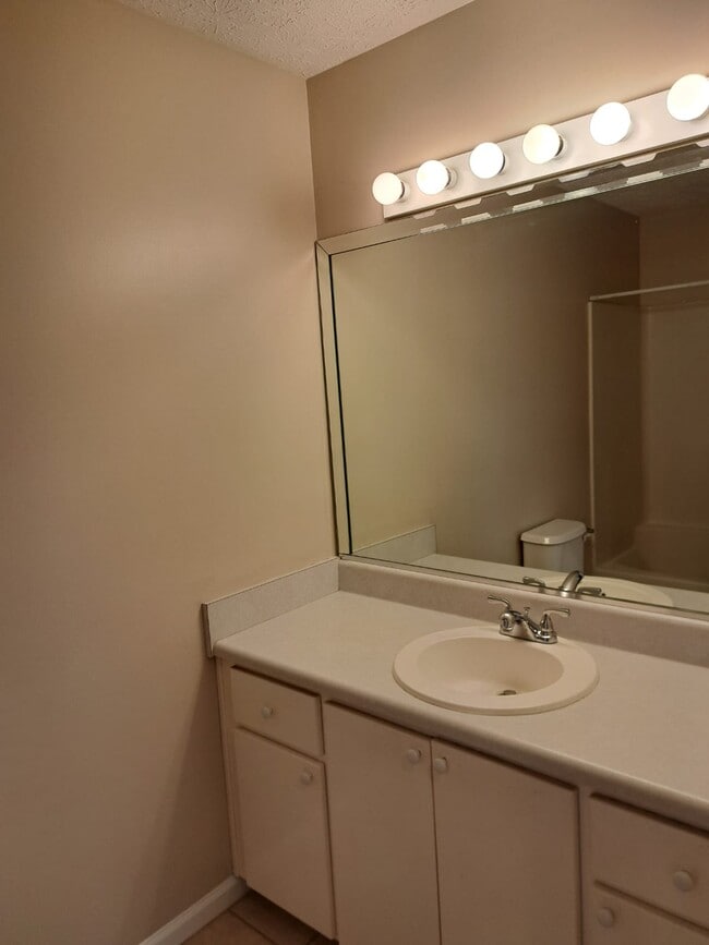 Building Photo - 5518 Beach Dr