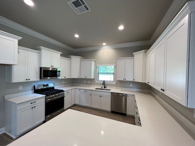 Building Photo - 4 Bedroom New Construction Home in Ascensi...