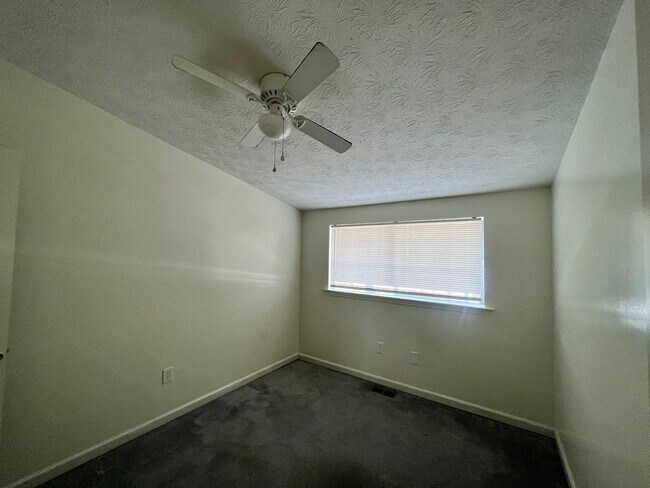 Building Photo - 30 Lee Rd 483