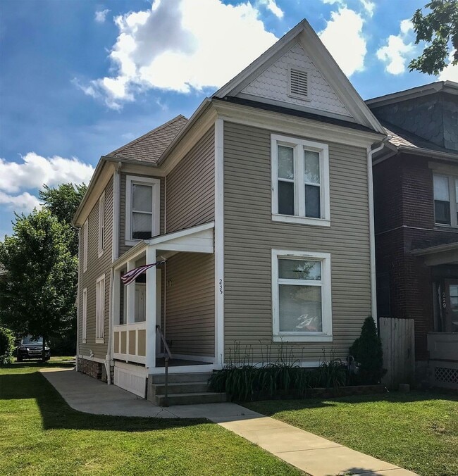 Building Photo - 235 E 11th Ave