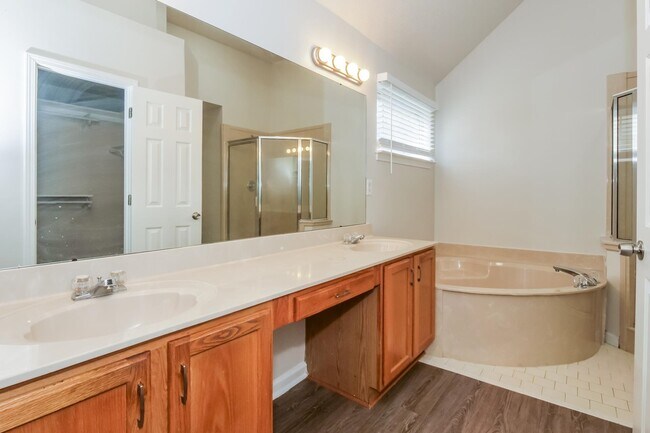 Building Photo - 4451 Lunsford Dr