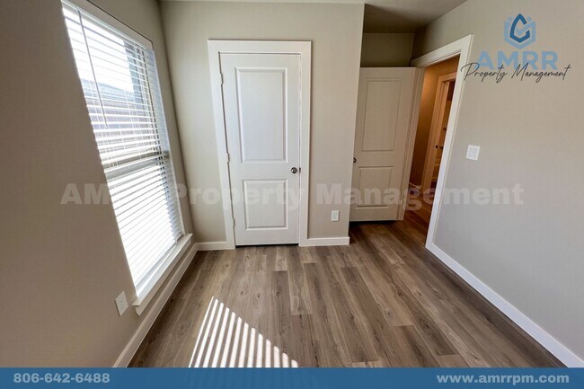 Building Photo - 3 Bedroom Townhome In Harvest Wolfforth!