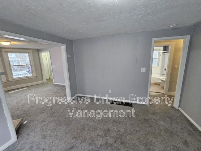 Building Photo - 10602 Earle Ave