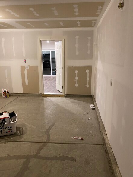 Building Photo - 427 Silo Ct